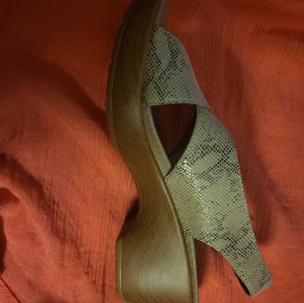 Dansko Tan Sandals Comfortable and Stylish